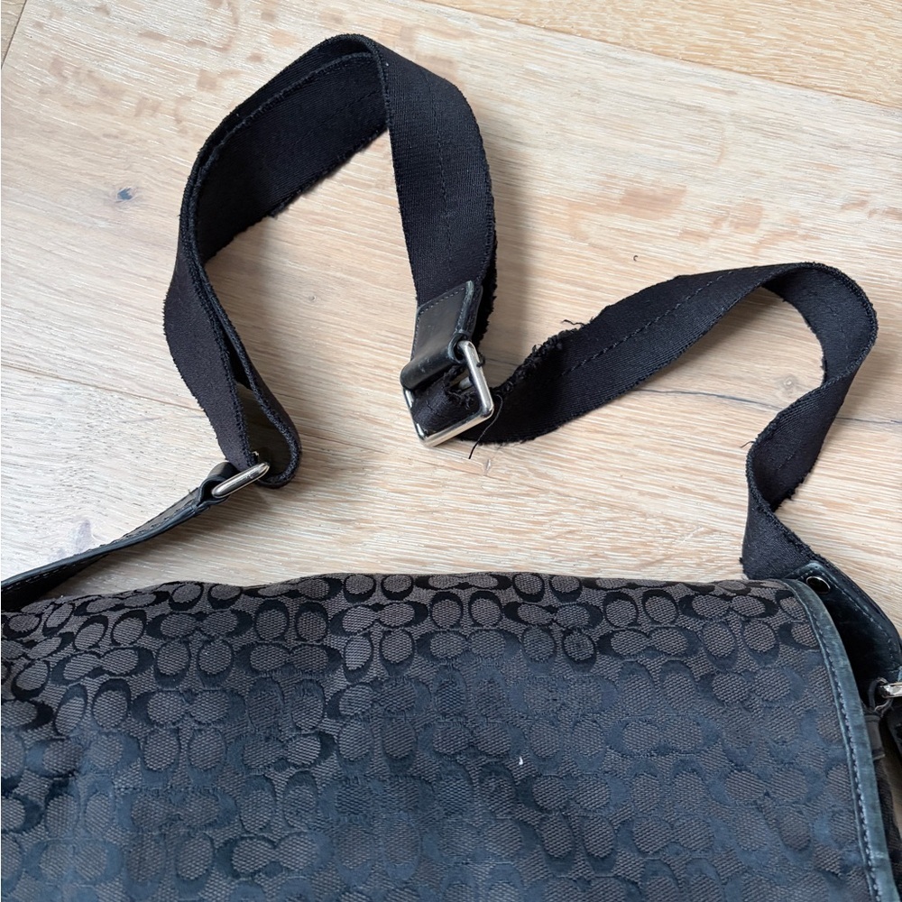 Coach Black Signature Canvas Messenger Bag Shoulder Crossbody PurseF70283 Unisex - Picture 4 of 8